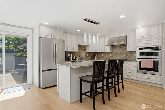 1820 101st Avenue NE, Bellevue, WA 98004