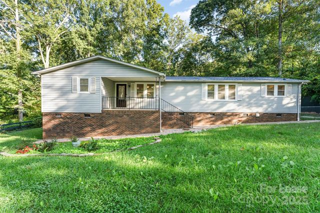 4301 Eagle Chase Drive, Charlotte, NC 28216