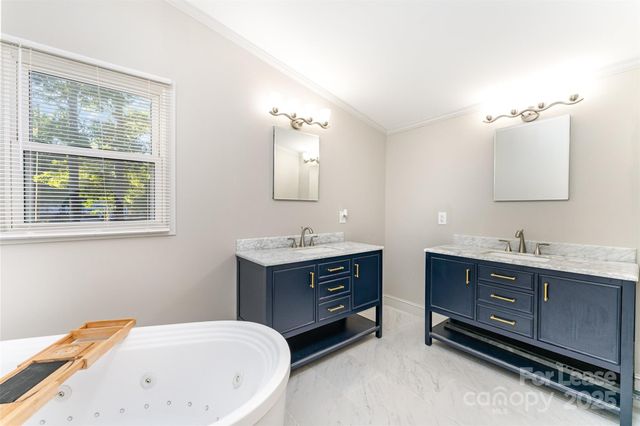 4301 Eagle Chase Drive, Charlotte, NC 28216