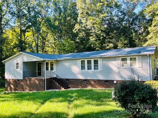 4301 Eagle Chase Drive, Charlotte, NC 28216