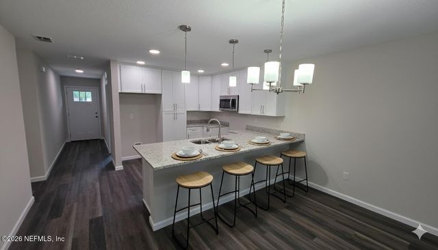 7050 DUNN Avenue, Jacksonville, FL 32219