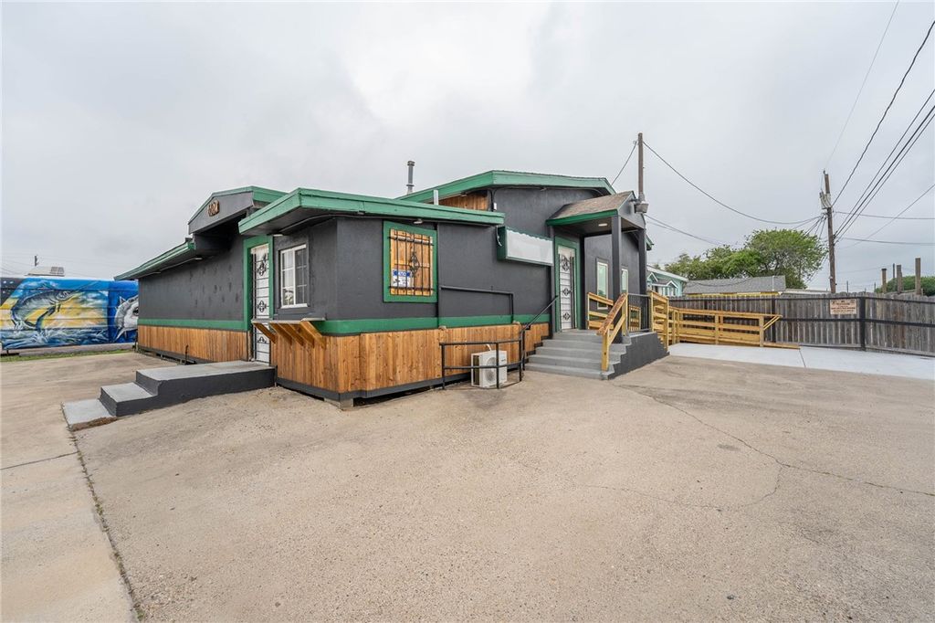 602 Nas Dr, Corpus Christi, TX 78418 — photo 2