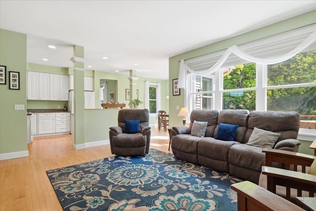 585 Hanon Drive, Williston, VT 05495