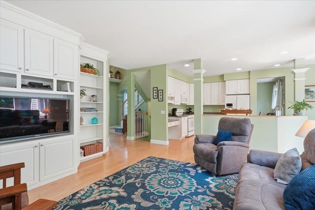 585 Hanon Drive, Williston, VT 05495