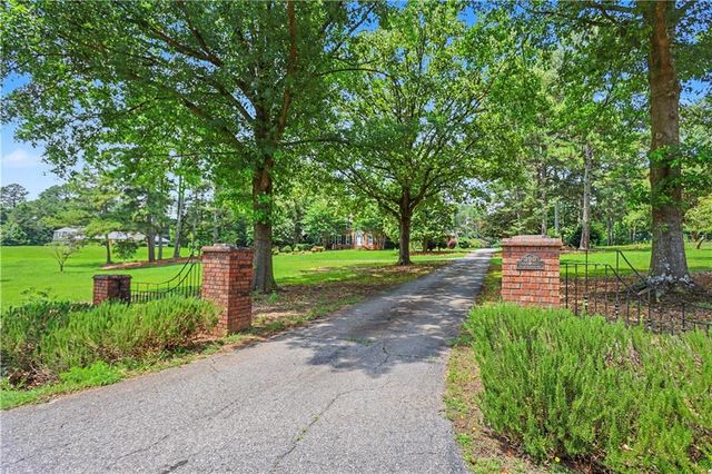 390 Virginia Hills Rd, Royston, GA 30662