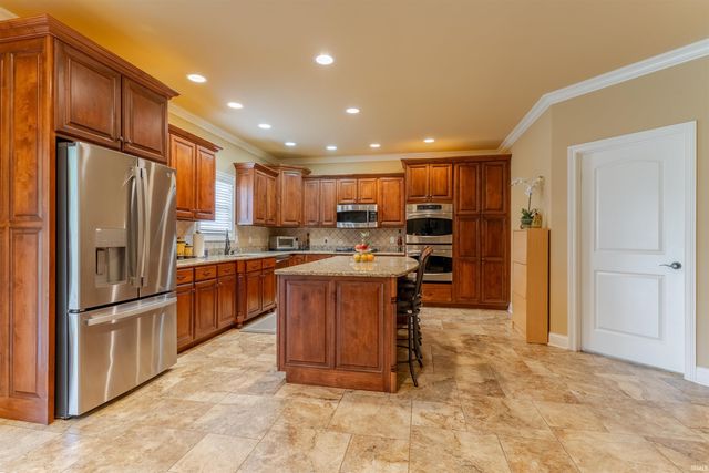 2084 Long Cove Circle, Newburgh, IN 47630