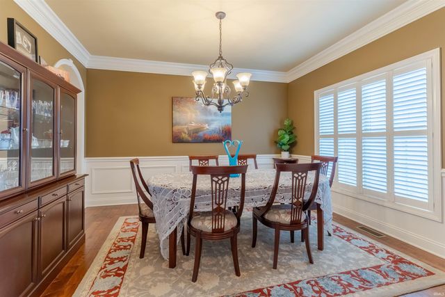 2084 Long Cove Circle, Newburgh, IN 47630