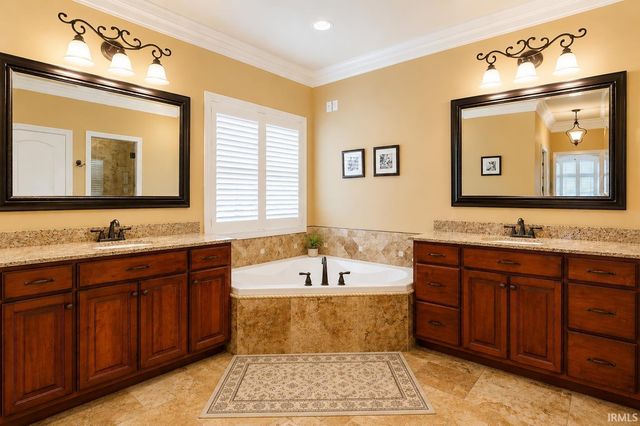 2084 Long Cove Circle, Newburgh, IN 47630