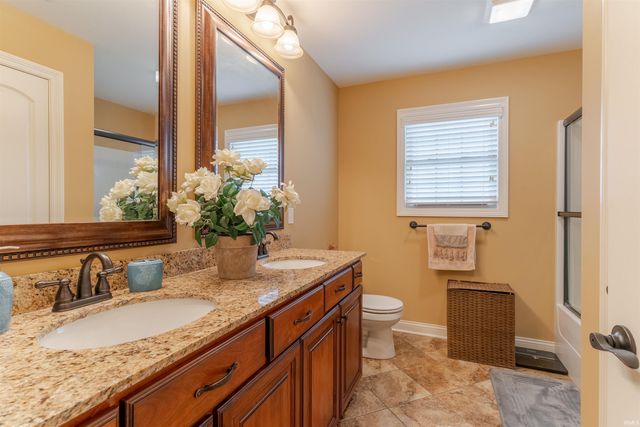 2084 Long Cove Circle, Newburgh, IN 47630
