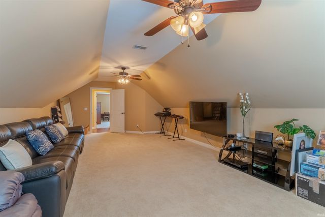 2084 Long Cove Circle, Newburgh, IN 47630