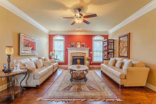2084 Long Cove Circle, Newburgh, IN 47630