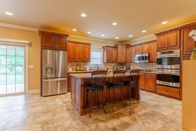 2084 Long Cove Circle, Newburgh, IN 47630
