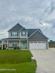 402 Kinroff Drive, Hubert, NC 28539