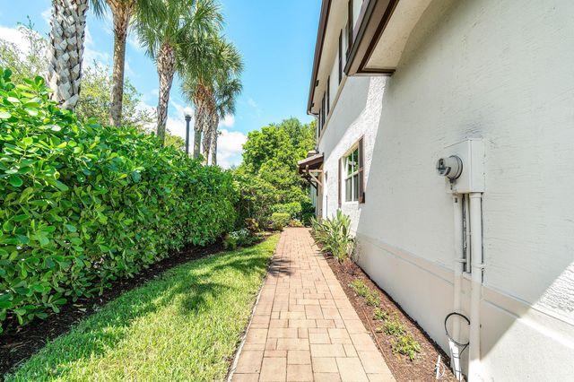 11401 Pointe Midtown Drive, Palm Beach Gardens, FL 33418
