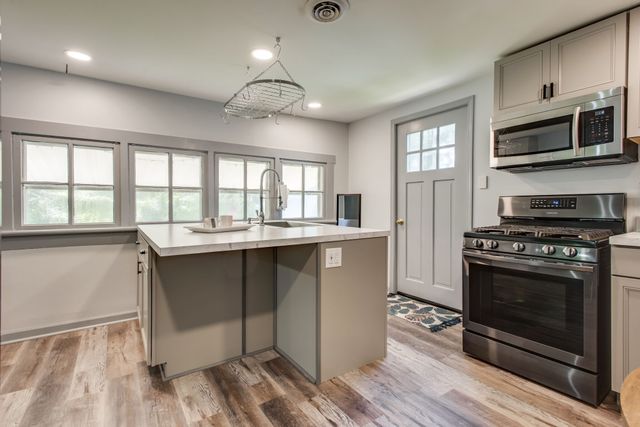 409 S 11th St, Clarksville, TN 37040
