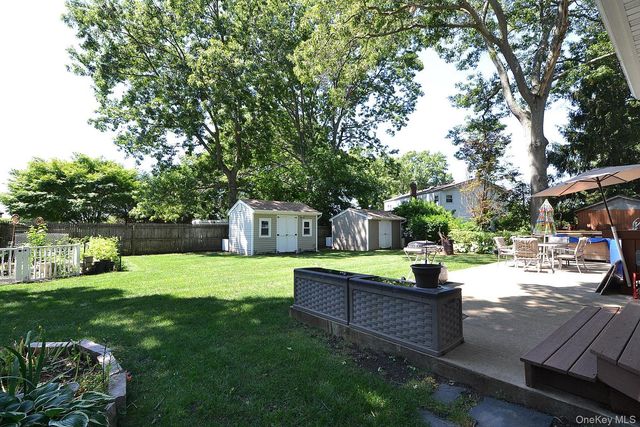 82 Stahley Street, Brentwood, NY 11717