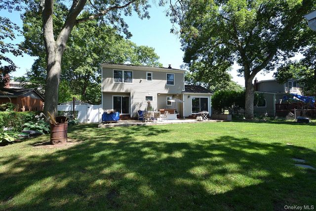 82 Stahley Street, Brentwood, NY 11717