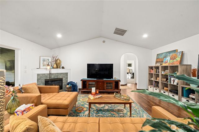 4710 17th Ave NW, Olympia, WA 98502