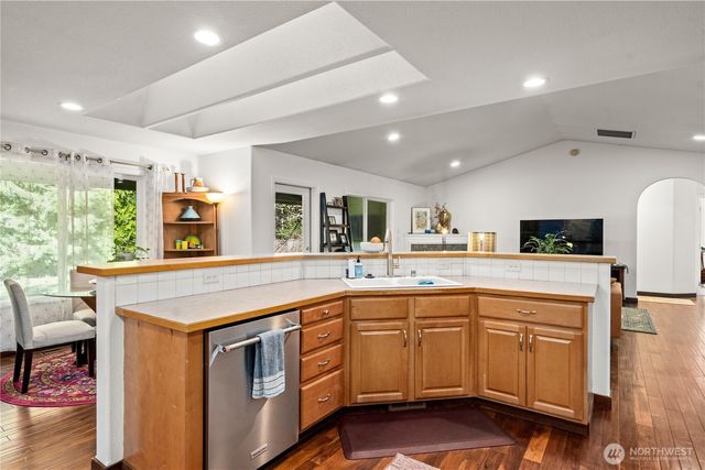 4710 17th Ave NW, Olympia, WA 98502