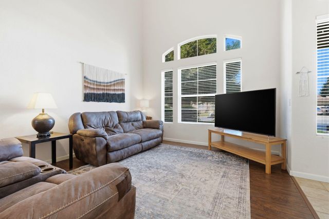 3947 E Cambridge Avenue, Visalia, CA 93292