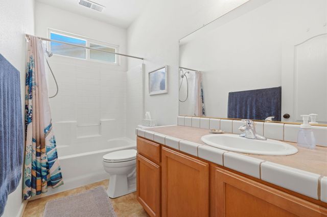 3947 E Cambridge Avenue, Visalia, CA 93292