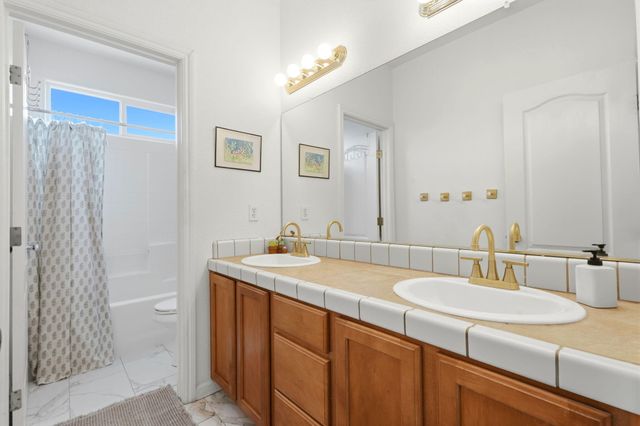 3947 E Cambridge Avenue, Visalia, CA 93292