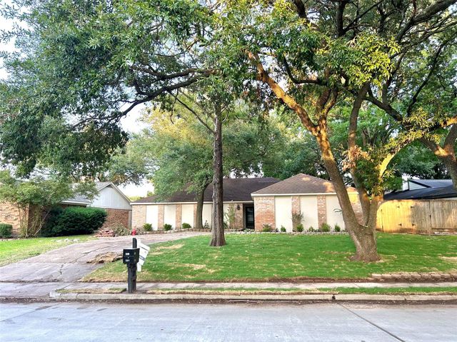 963 Coachlight, Houston, TX 77077