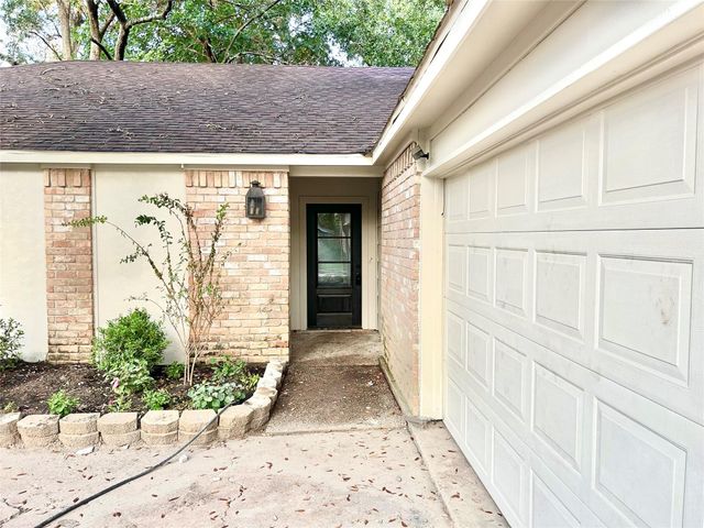 963 Coachlight, Houston, TX 77077