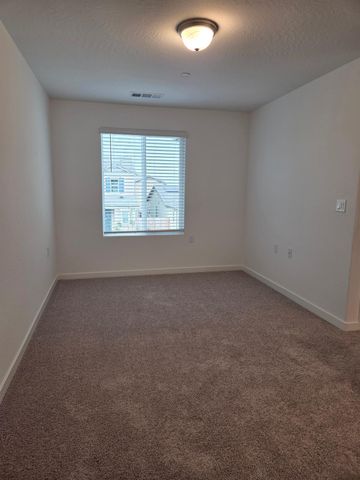 1174 Grant Avenue W, Madera, CA 93636