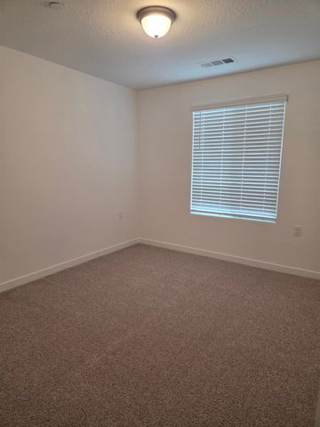 1174 Grant Avenue W, Madera, CA 93636