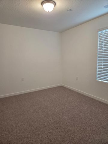 1174 Grant Avenue W, Madera, CA 93636