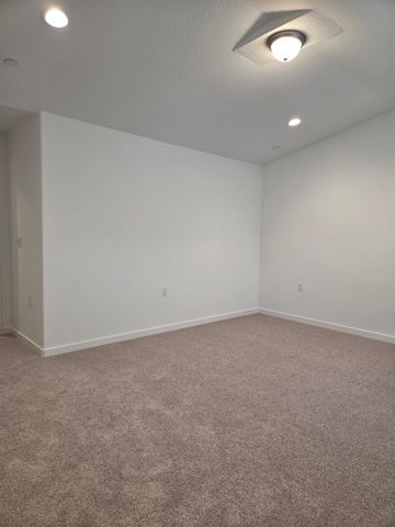 1174 Grant Avenue W, Madera, CA 93636