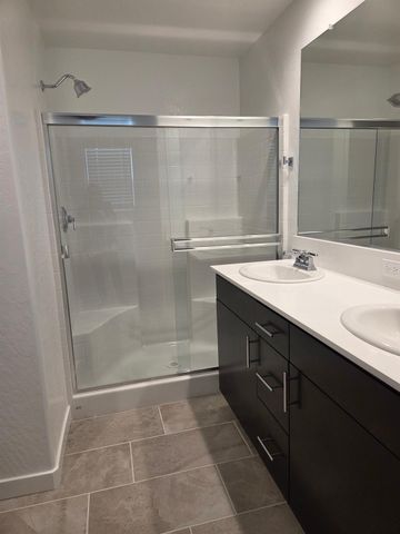 1174 Grant Avenue W, Madera, CA 93636