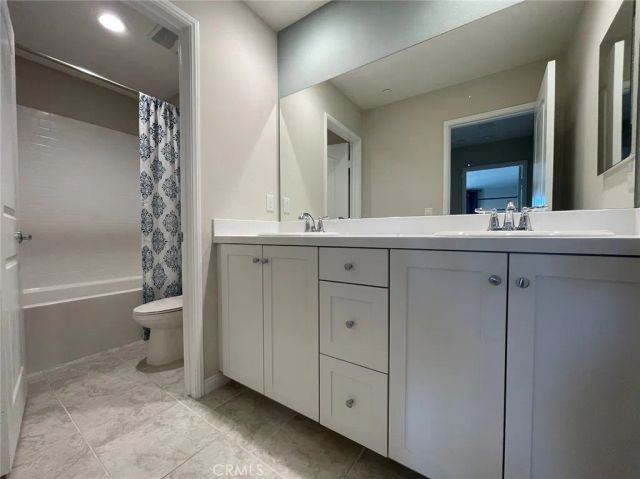 16025 Symphony Ln, Fontana, CA 92336