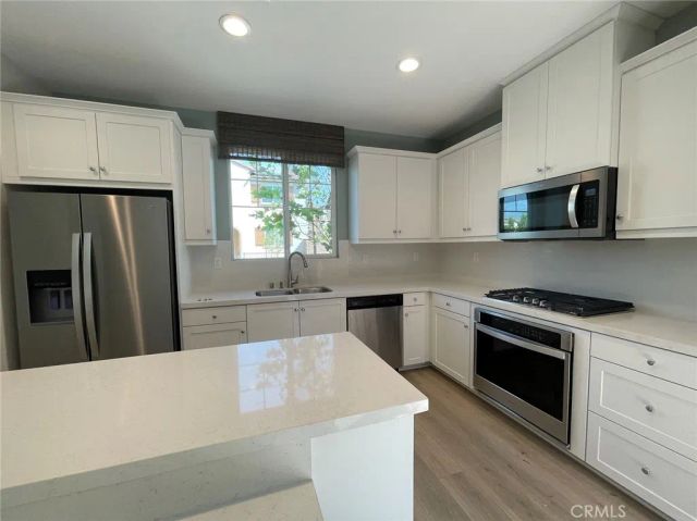 16025 Symphony Ln, Fontana, CA 92336