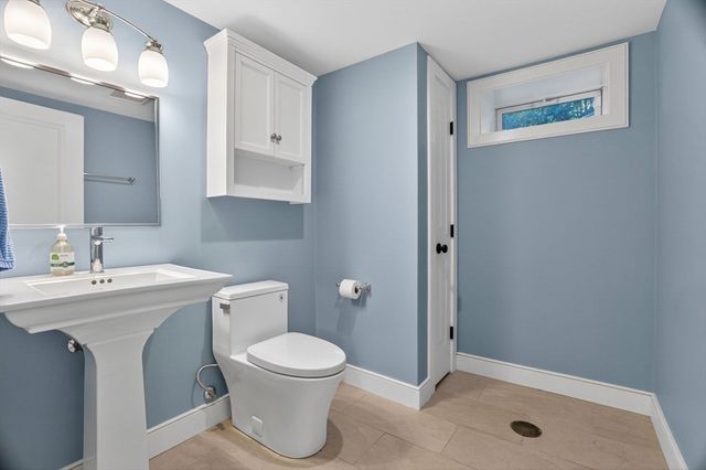 11 Haynes Rd, Newton, MA 02459