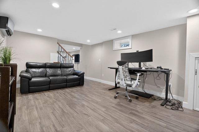 11 Haynes Rd, Newton, MA 02459