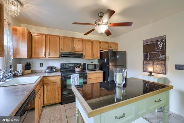 6 TIFFANY LN, Lebanon, PA 17046