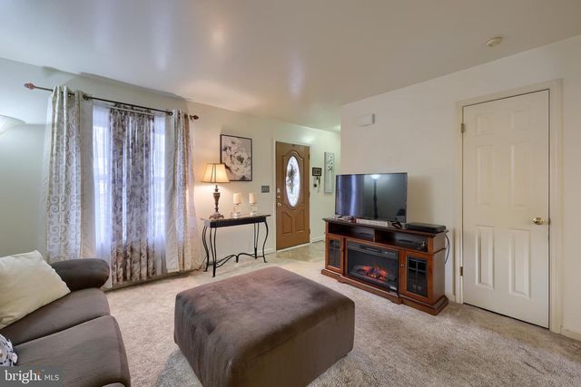 6 TIFFANY LN, Lebanon, PA 17046