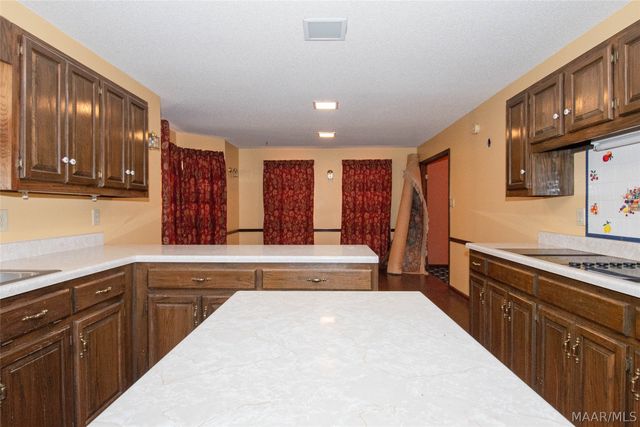 1095 SHADY Trail, Wetumpka, AL 36092