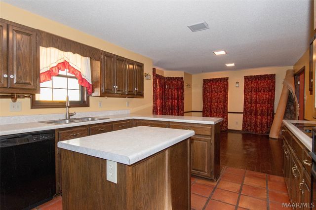 1095 SHADY Trail, Wetumpka, AL 36092