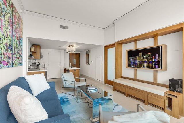 6801 Collins Ave Door #214 Legal Door #209, Miami Beach, FL 33141