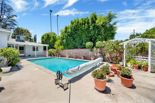 5438 Radford Avenue, Valley Village, CA 91607