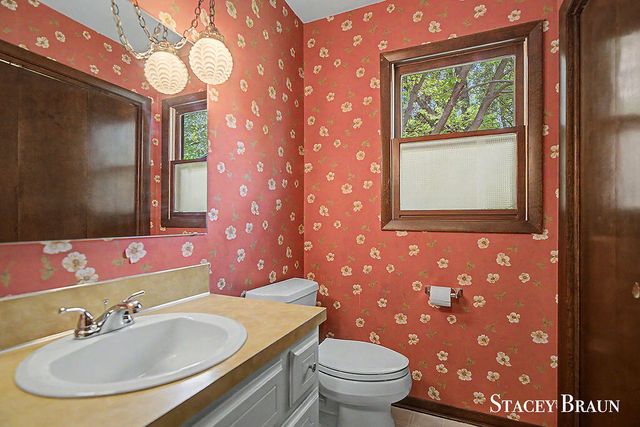 2136 Rolling Hills Drive Se, City Of Grand Rapids, MI 49546