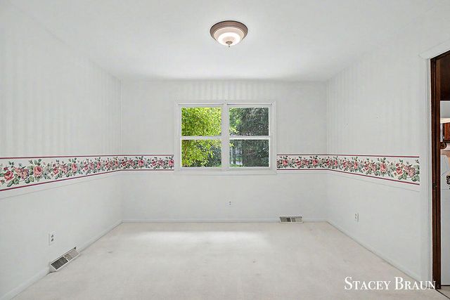 2136 Rolling Hills Drive Se, City Of Grand Rapids, MI 49546