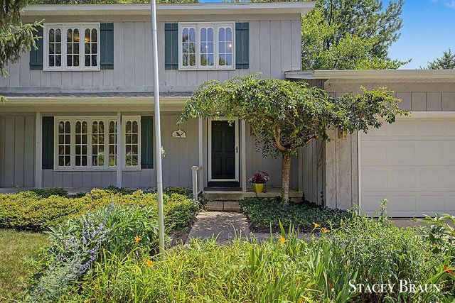 2136 Rolling Hills Drive Se, City Of Grand Rapids, MI 49546
