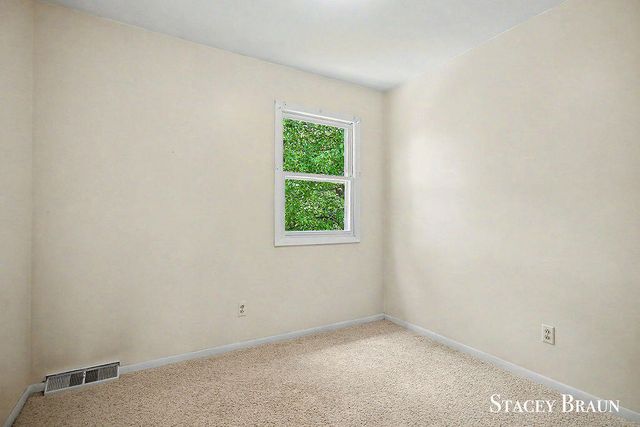 2136 Rolling Hills Drive Se, City Of Grand Rapids, MI 49546