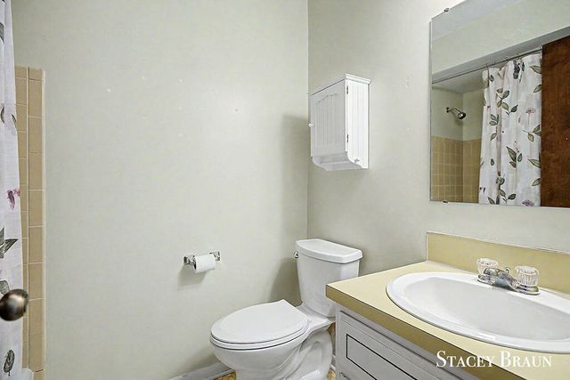 2136 Rolling Hills Drive Se, City Of Grand Rapids, MI 49546