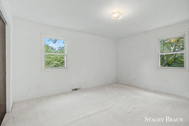 2136 Rolling Hills Drive Se, City Of Grand Rapids, MI 49546