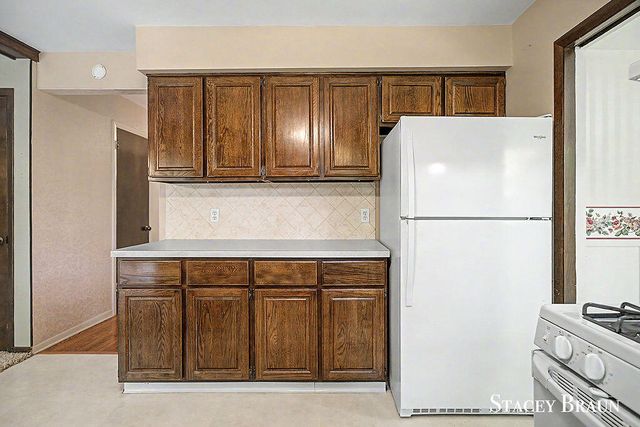 2136 Rolling Hills Drive Se, City Of Grand Rapids, MI 49546
